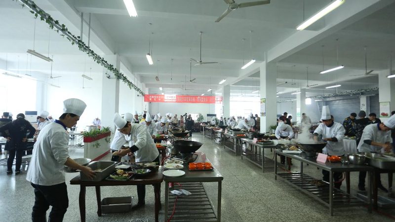 小食品代加工与自建工厂：揭秘背后的差异与考量